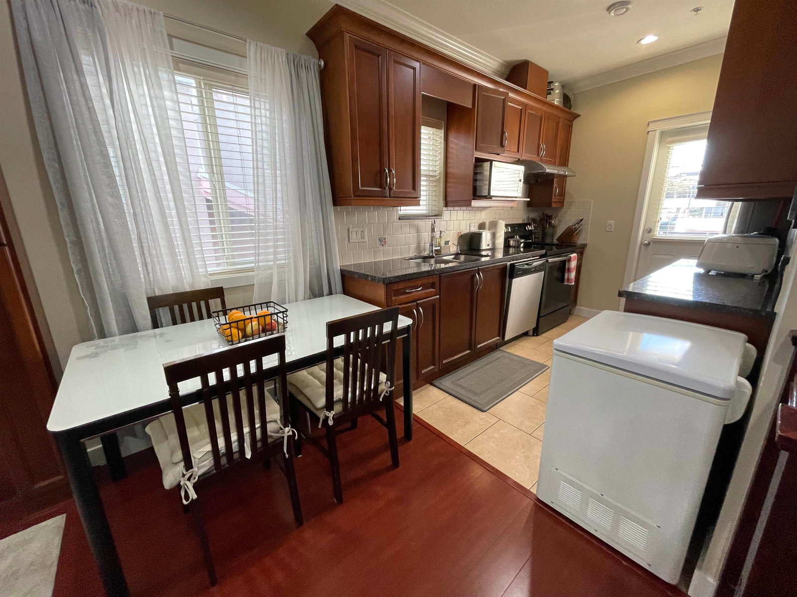 Listing Image 11