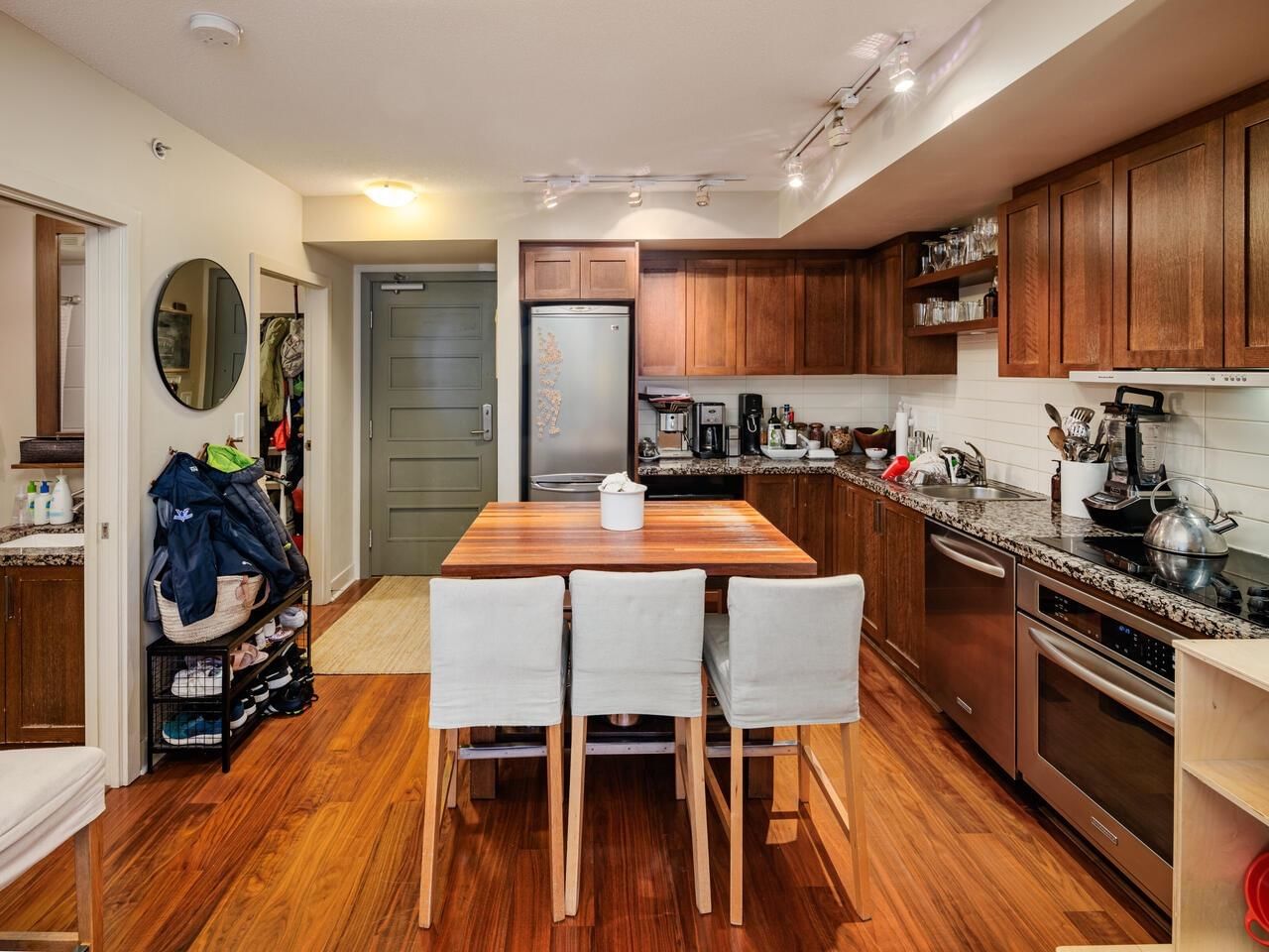Listing Image 8