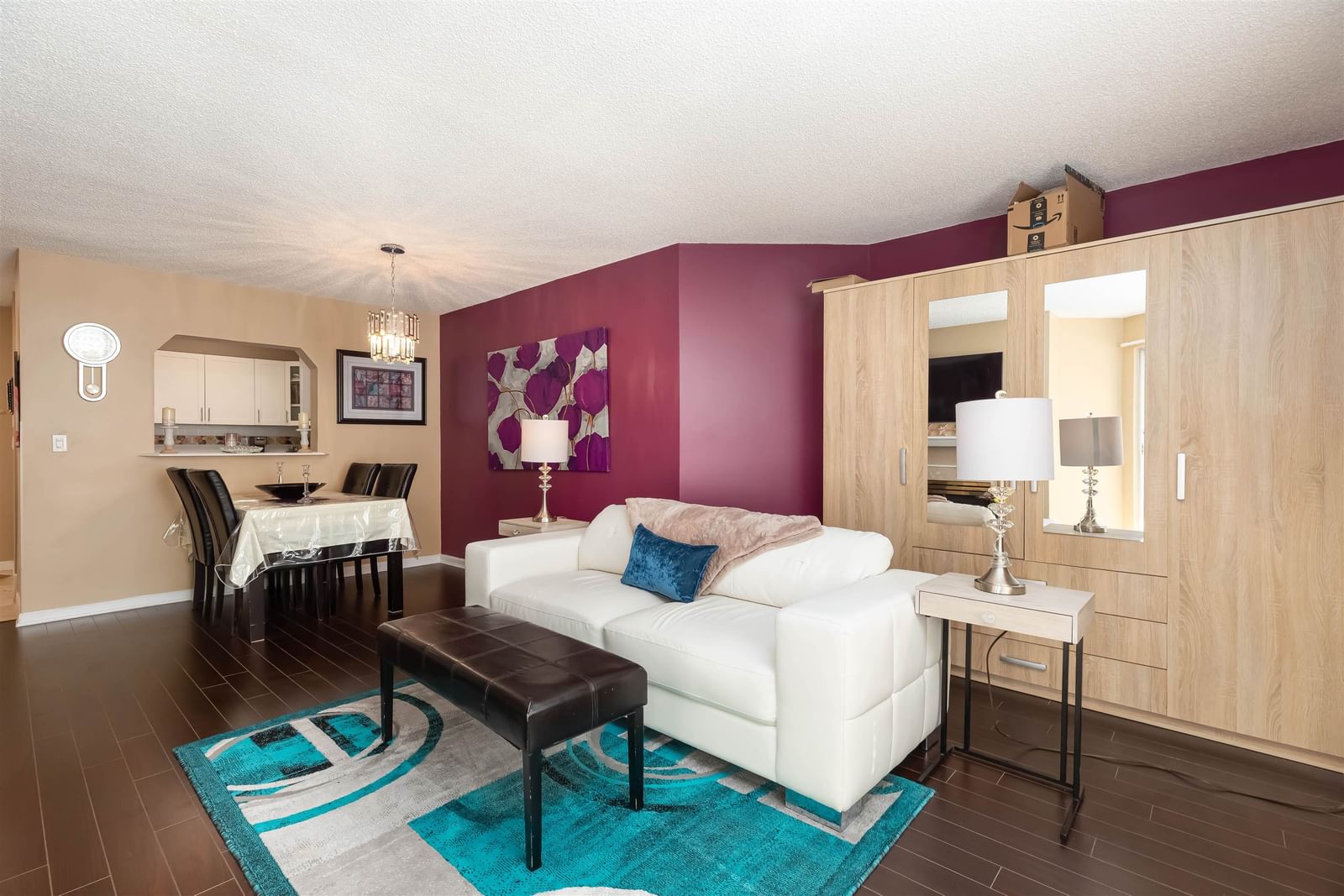 Listing Image 12