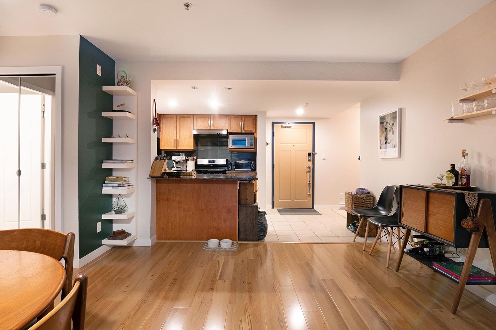 Listing Image 12