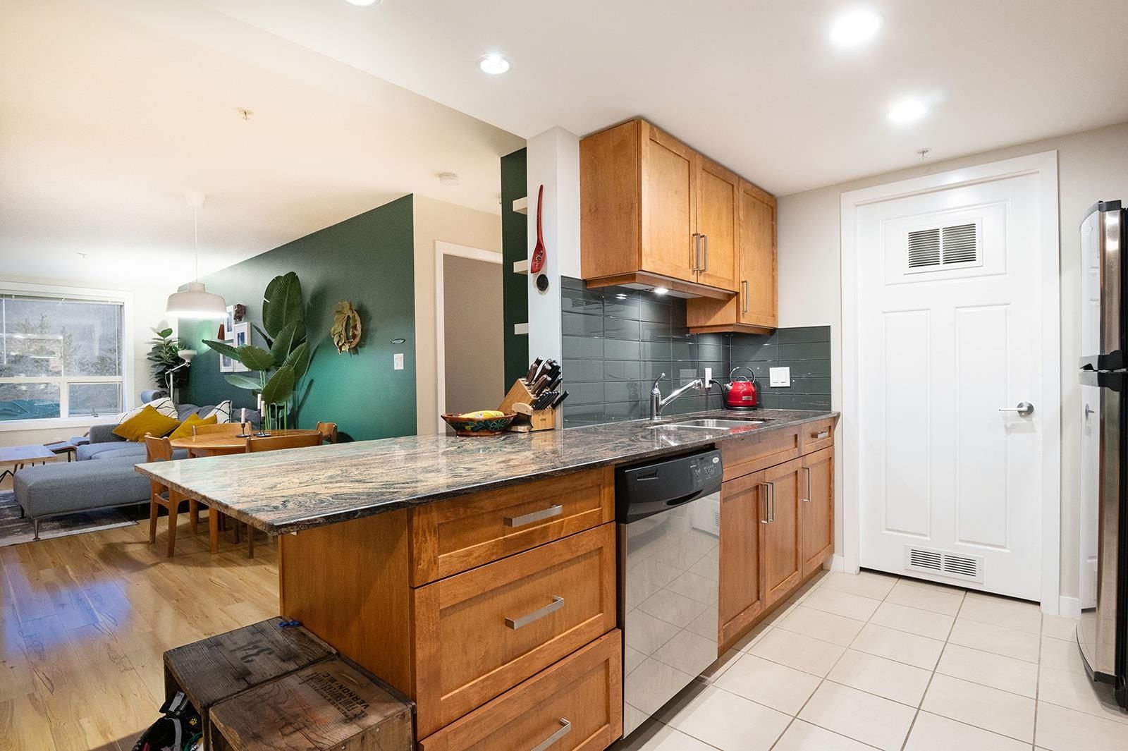 Listing Image 9