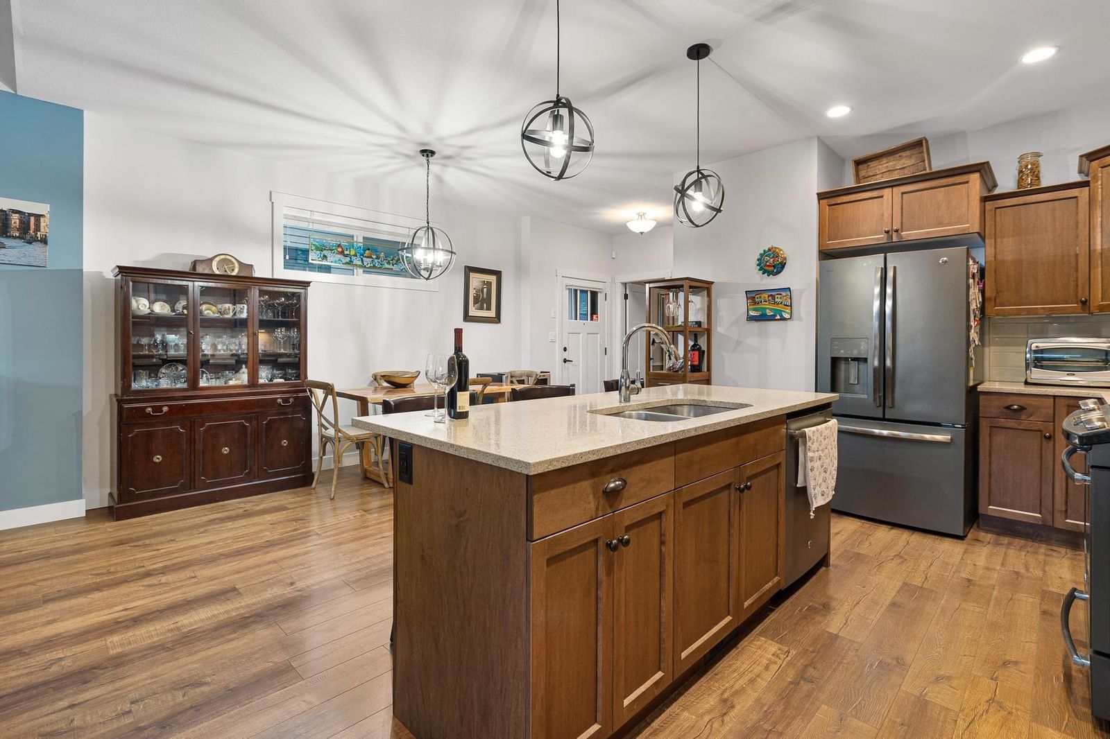 Listing Image 10