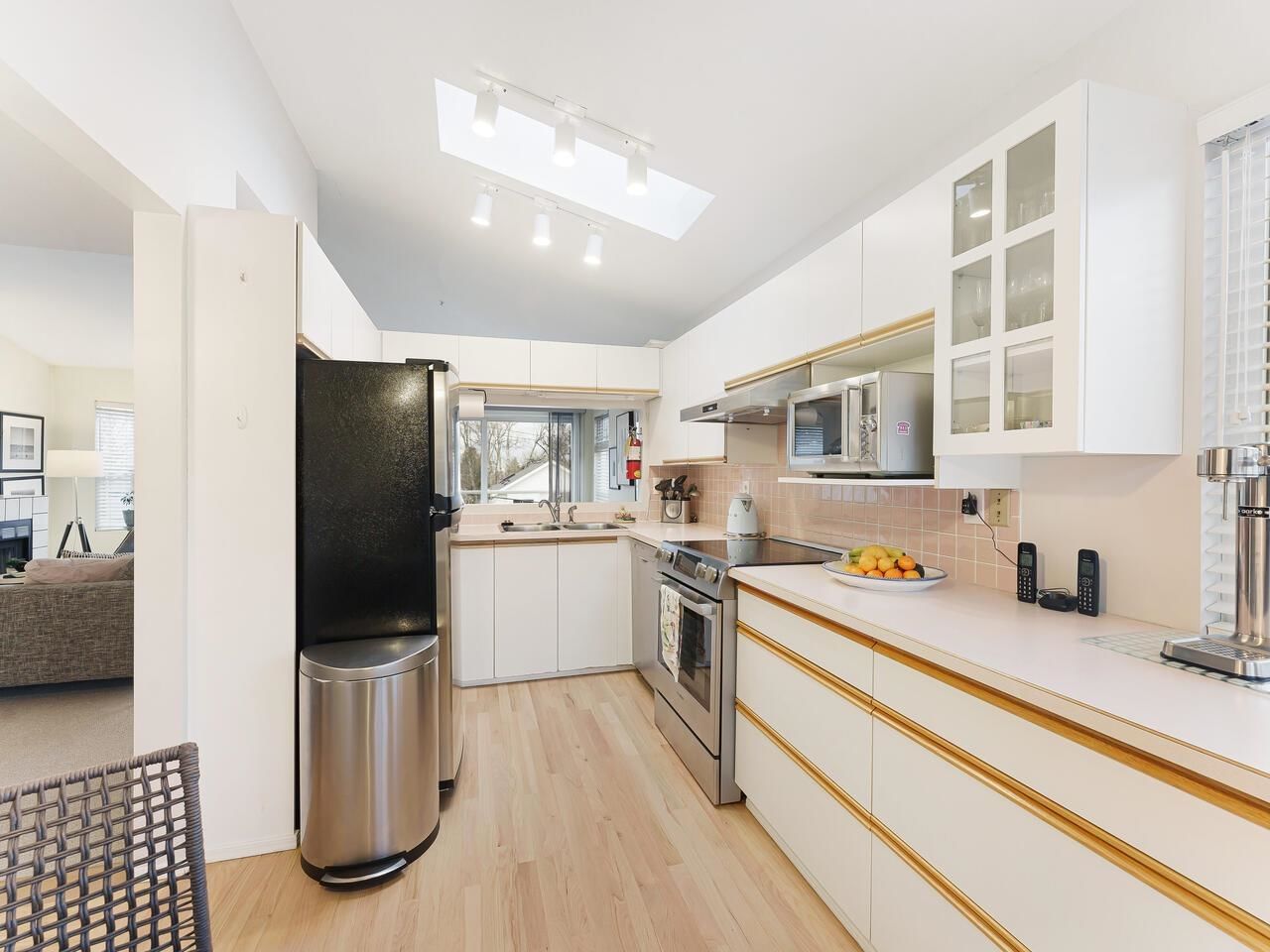 Listing Image 19