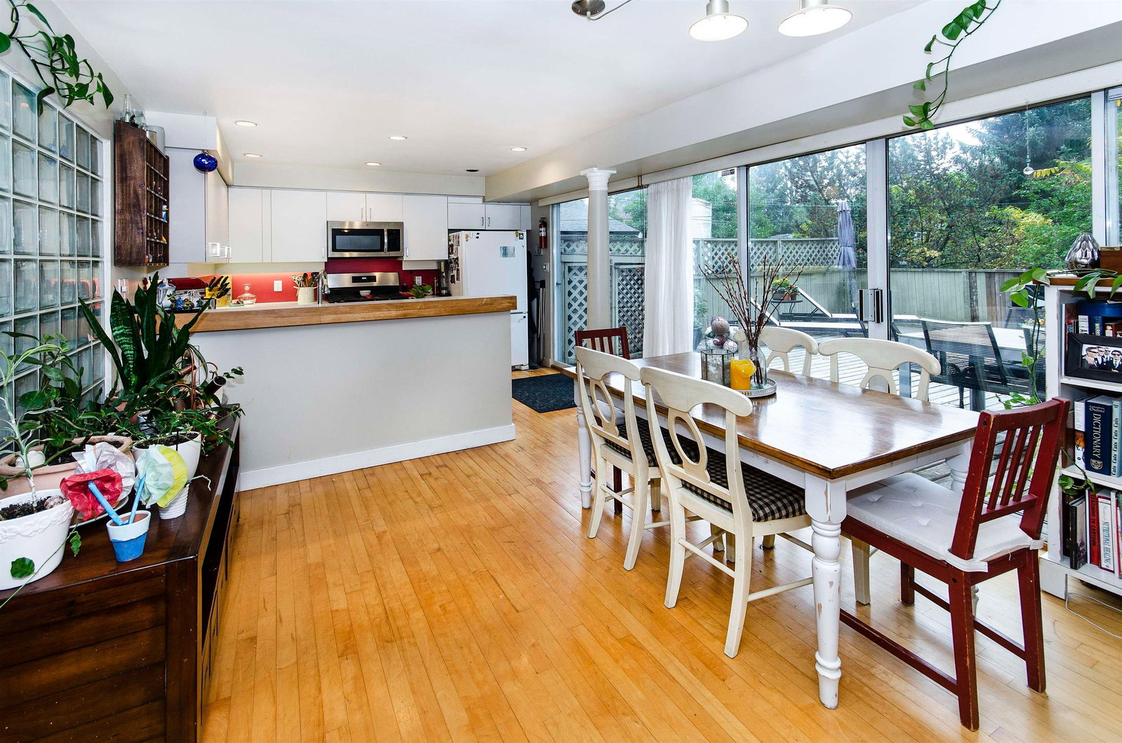Listing Image 11