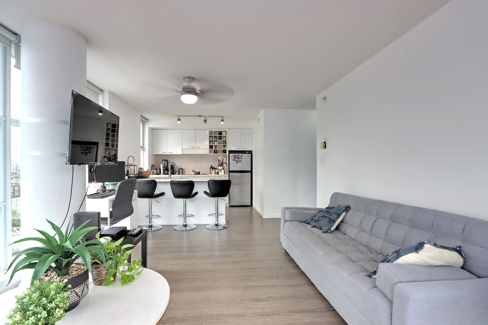 Listing Image 6
