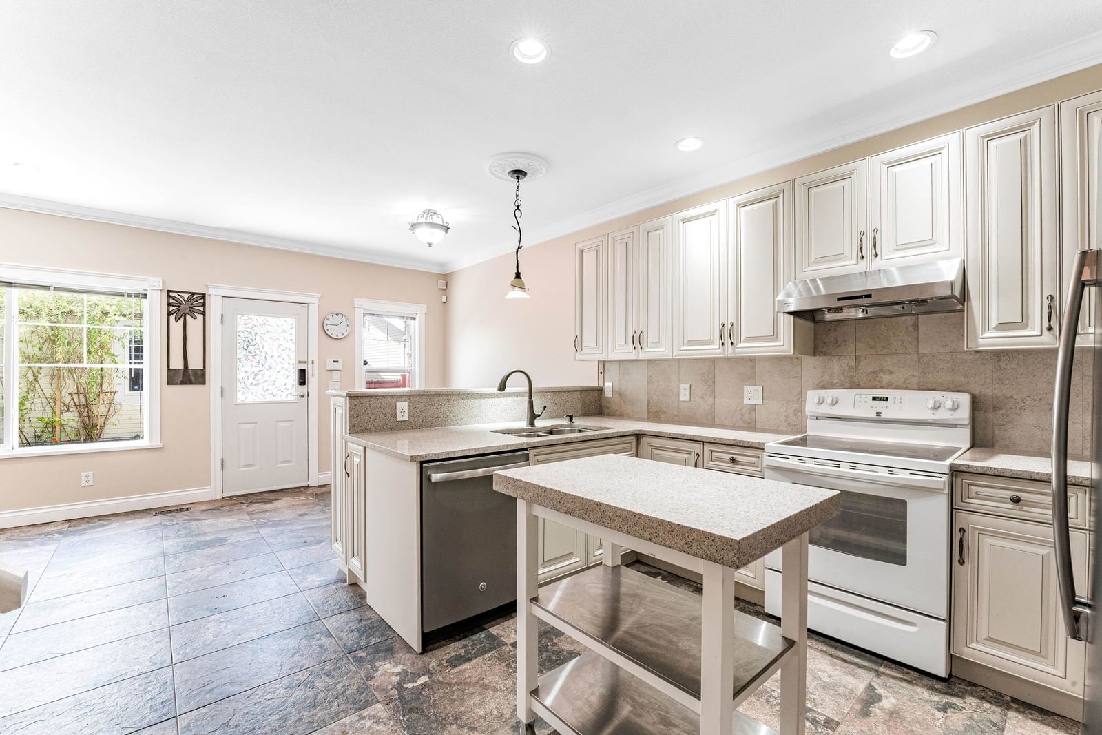 Listing Image 15