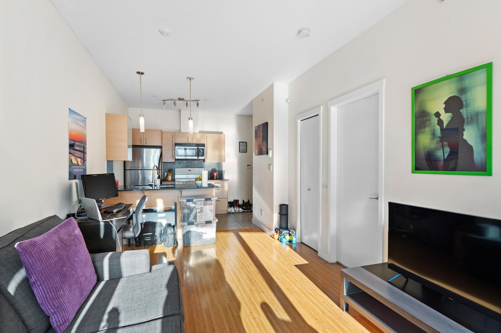 Listing Image 9