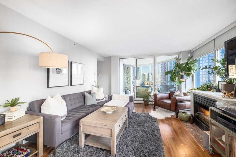 1004 - 183 Keefer Place, Vancouver, V6E 2Y3 | Image 3