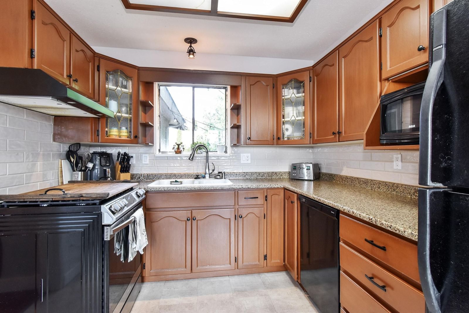 Listing Image 10