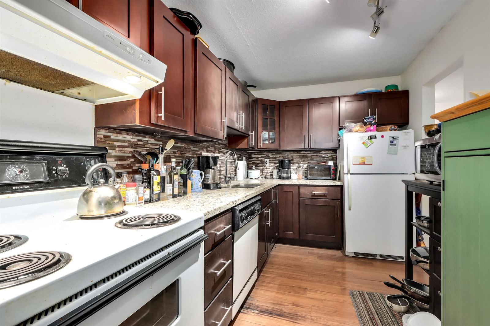 Listing Image 12