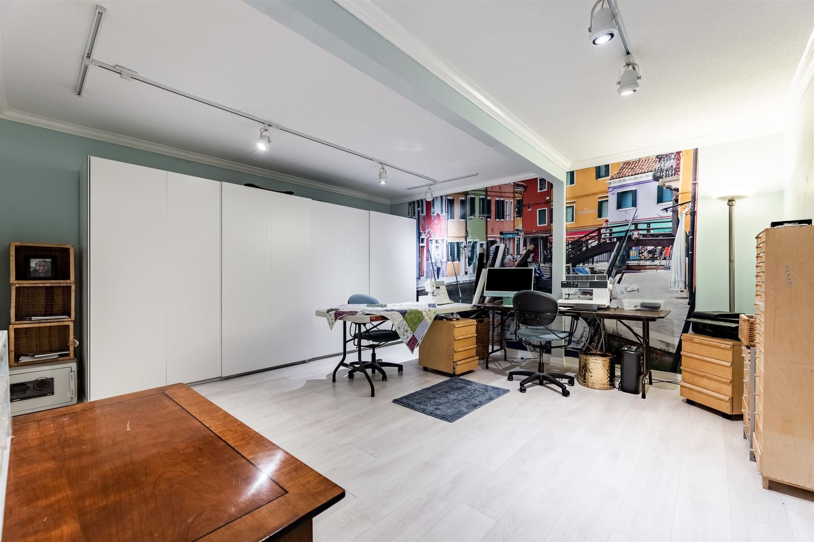 Listing Image 9