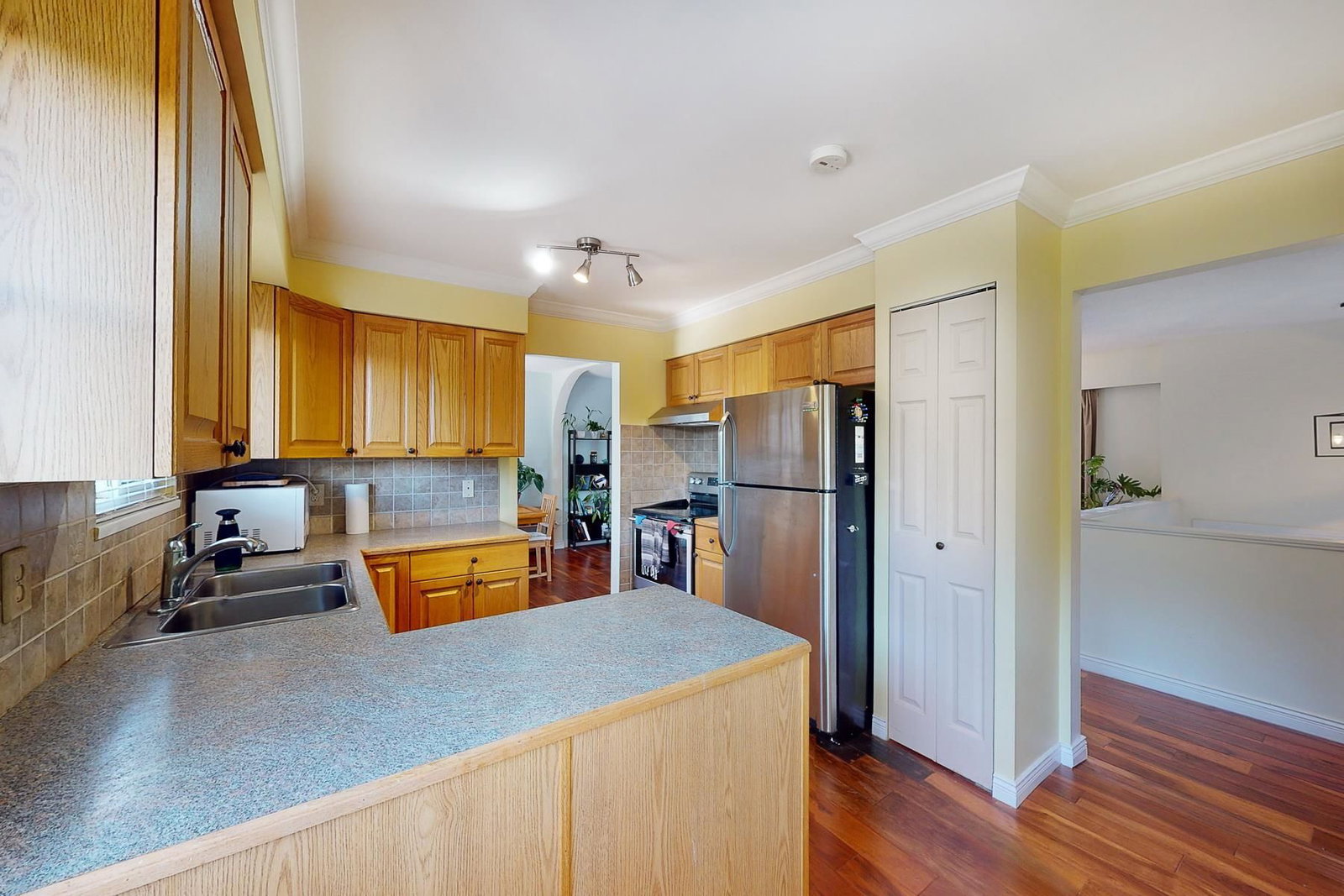 Listing Image 9