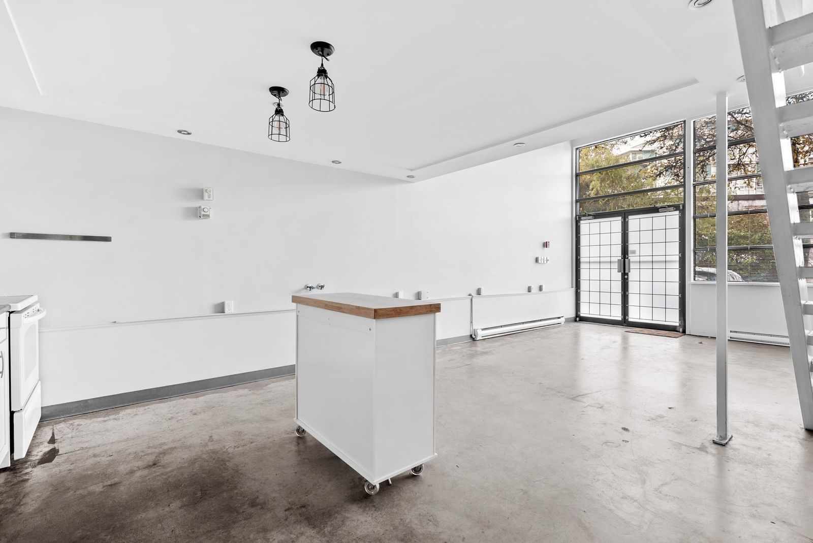Listing Image 14