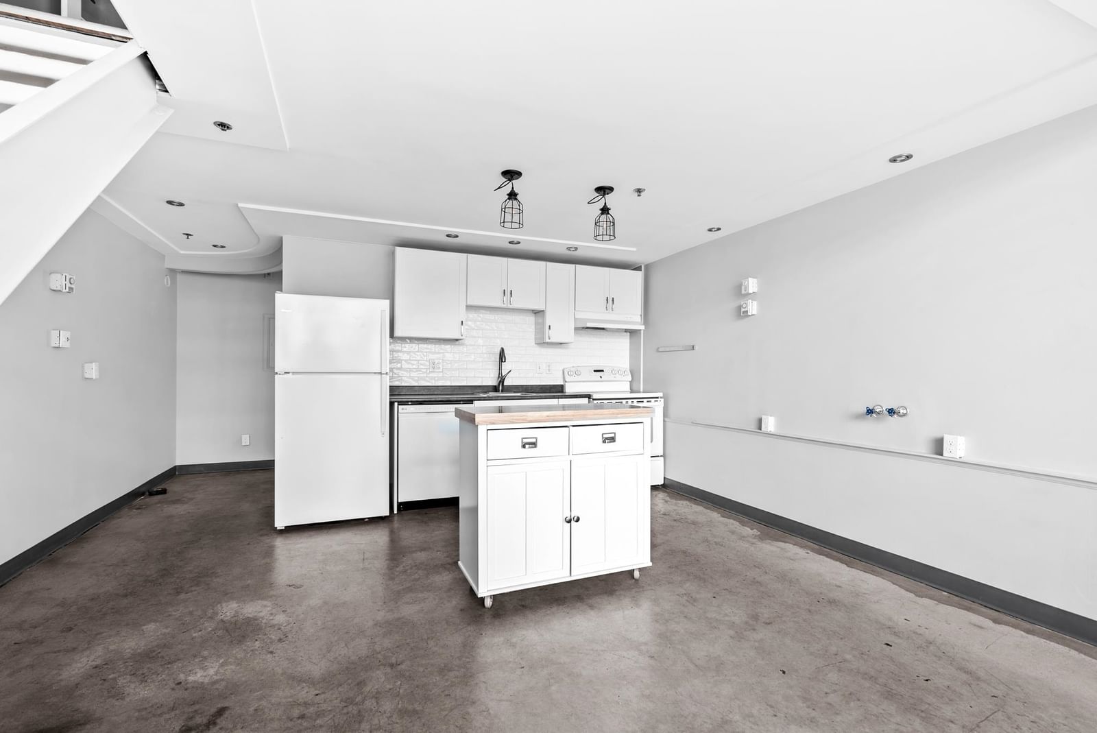 Listing Image 16