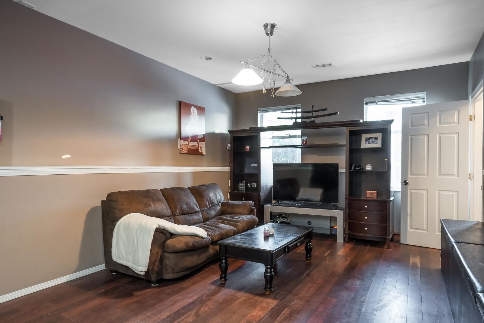 Listing Image 27