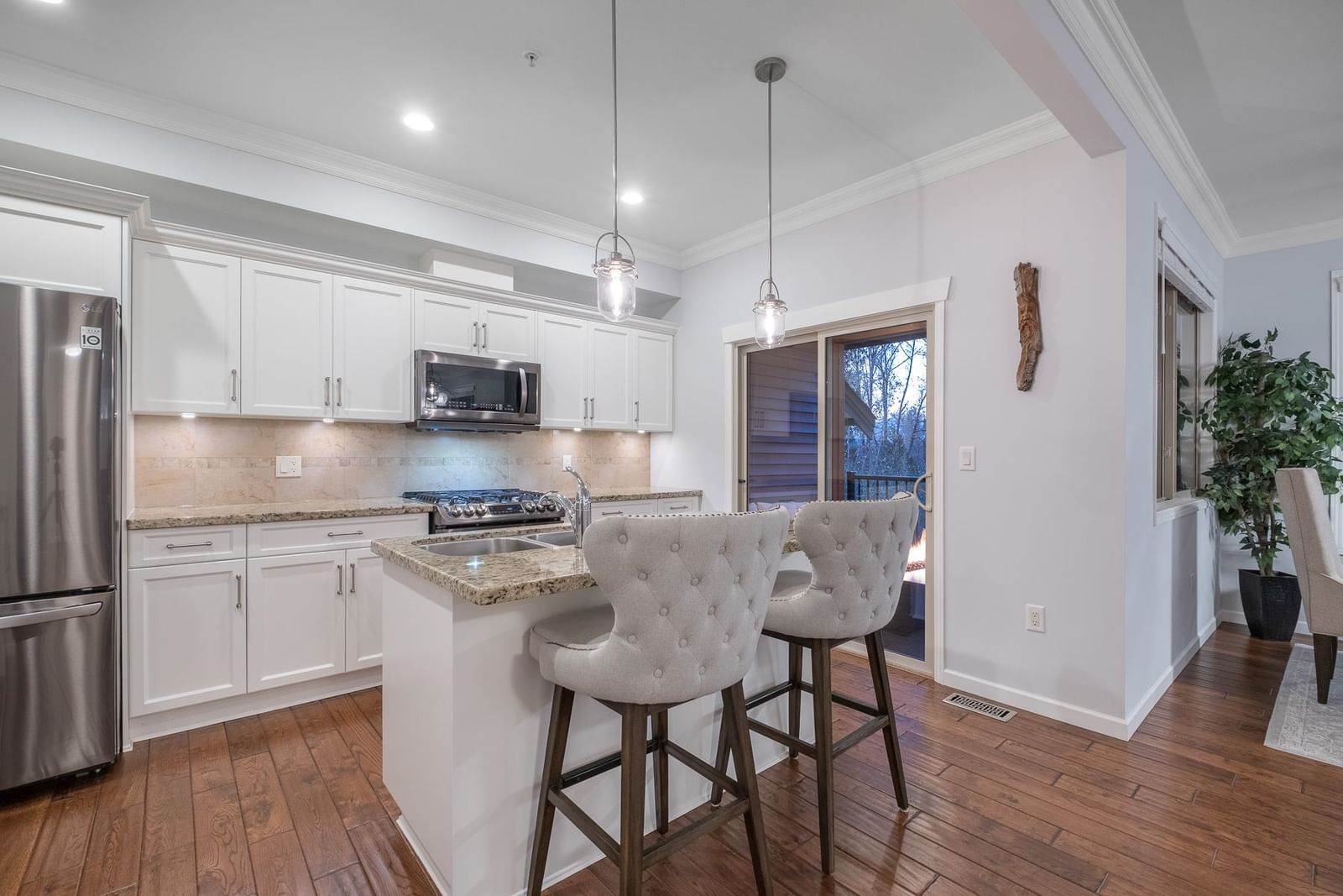 Listing Image 11