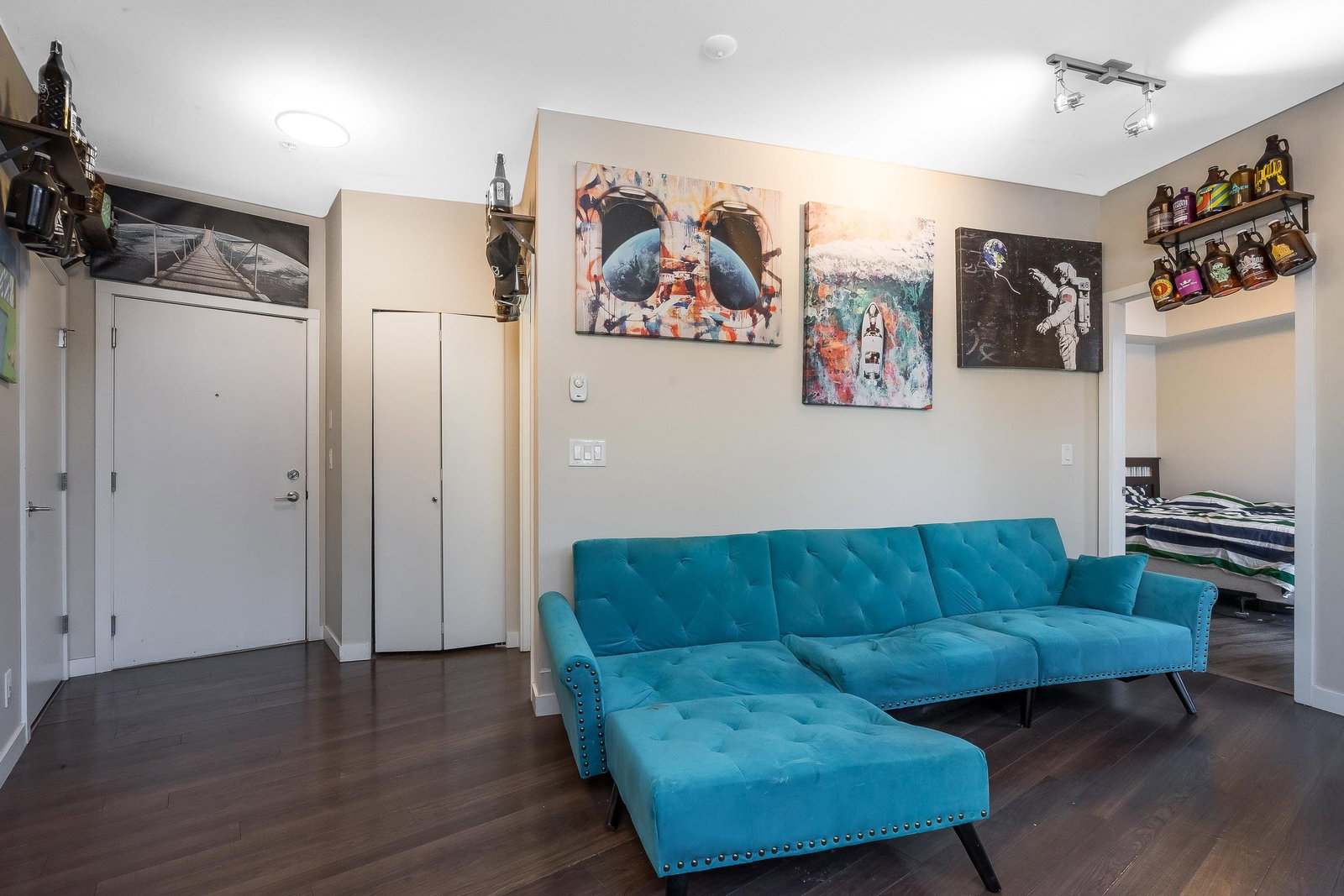 Listing Image 8