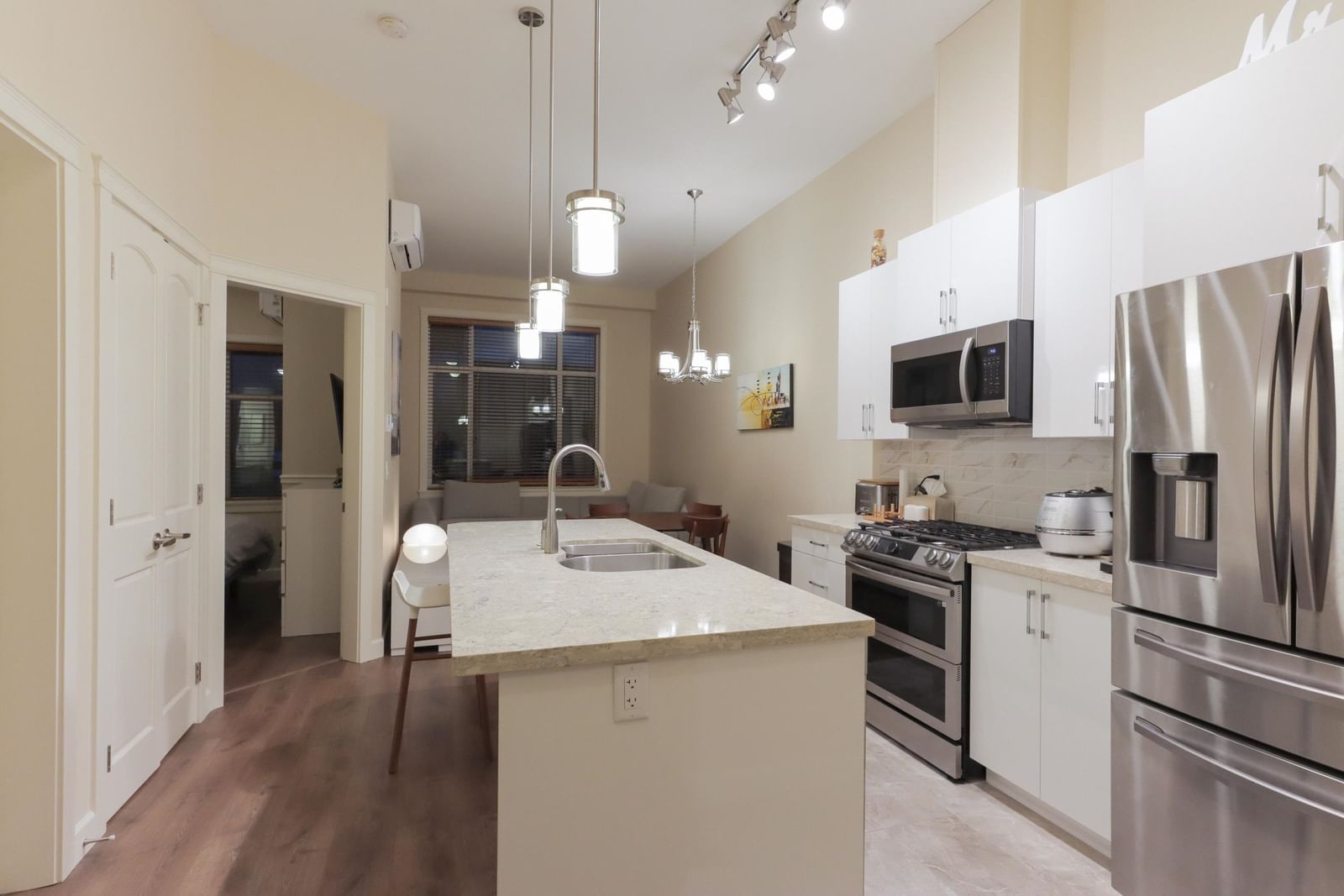 Listing Image 10