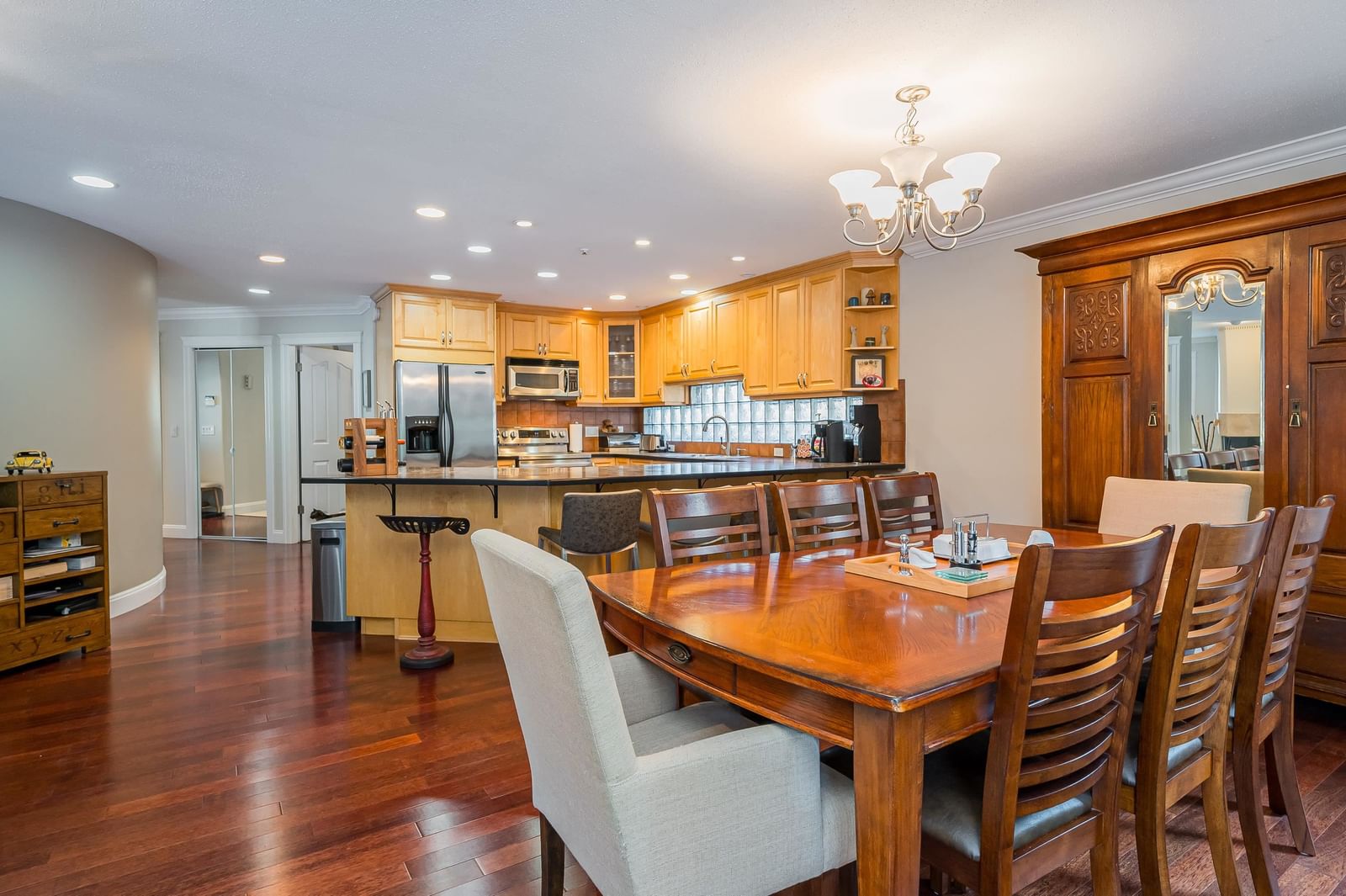 Listing Image 9