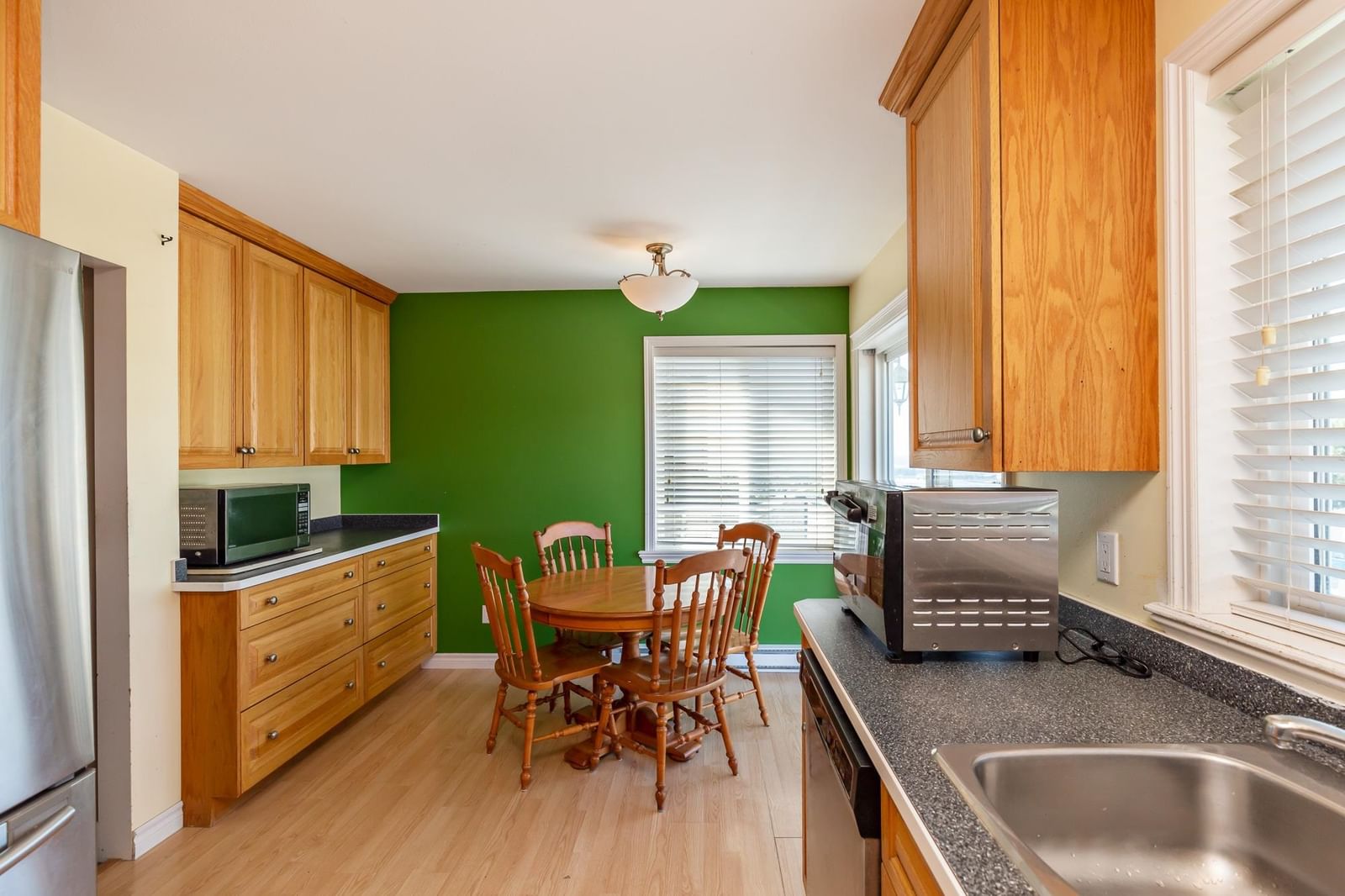 Listing Image 9