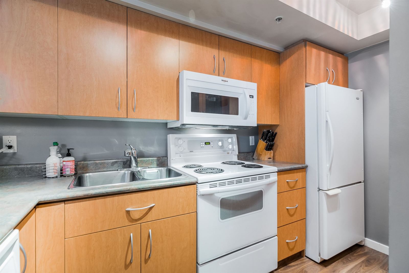 Listing Image 12