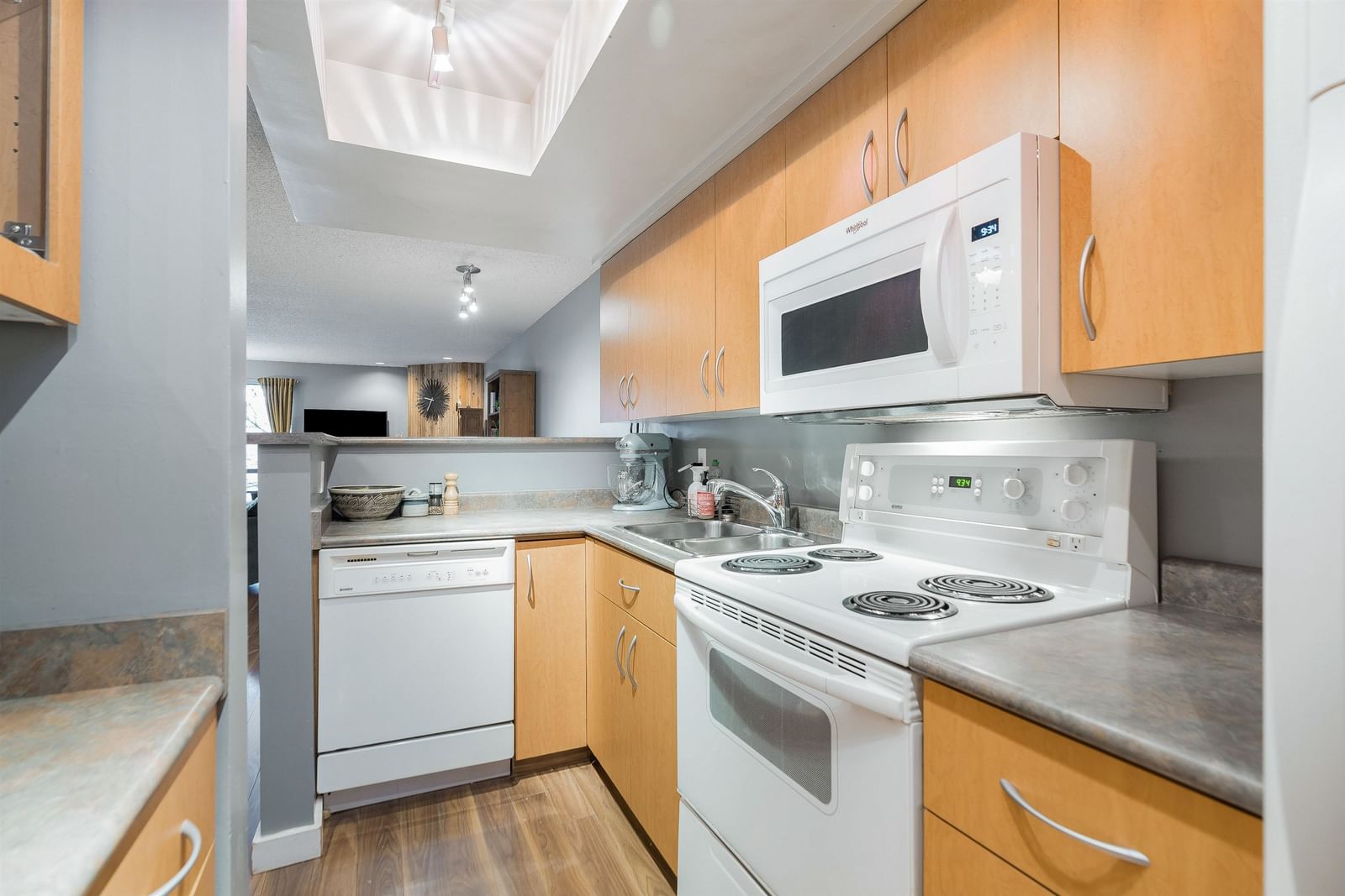 Listing Image 15