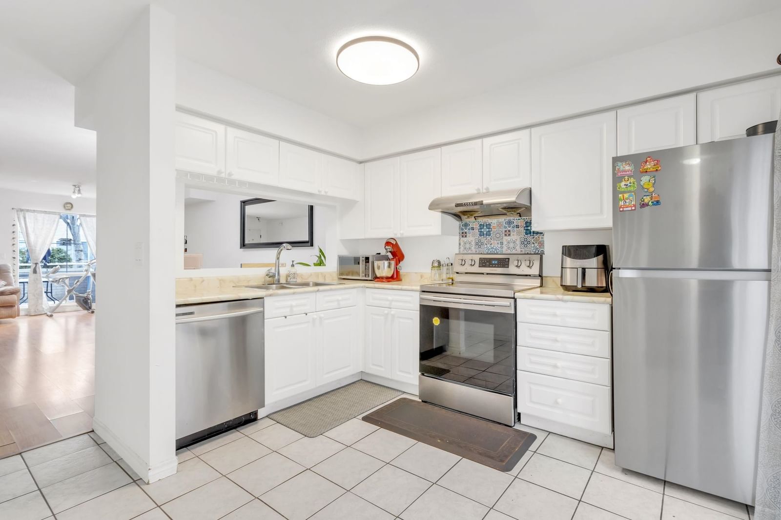 Listing Image 6