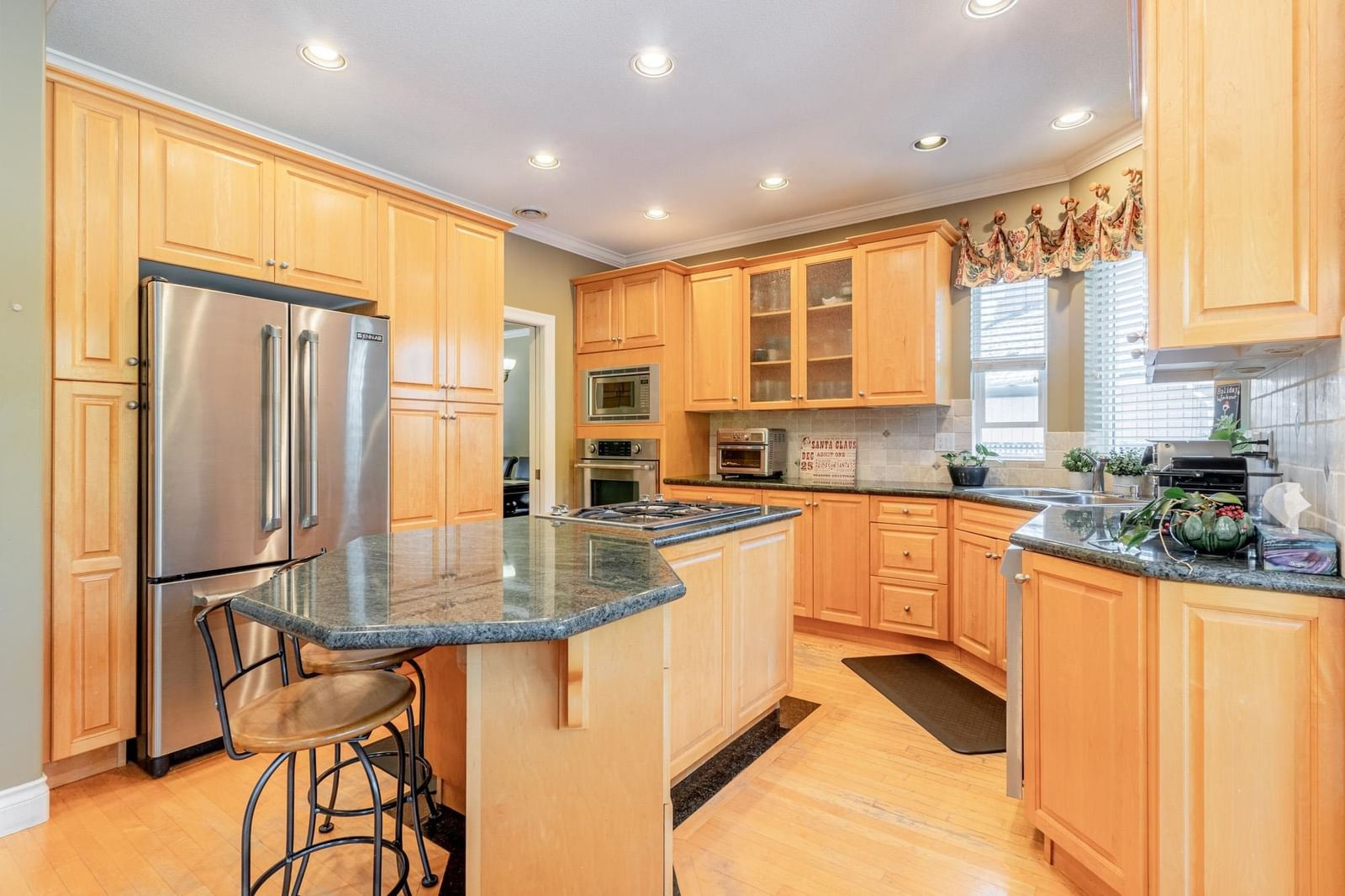 Listing Image 10