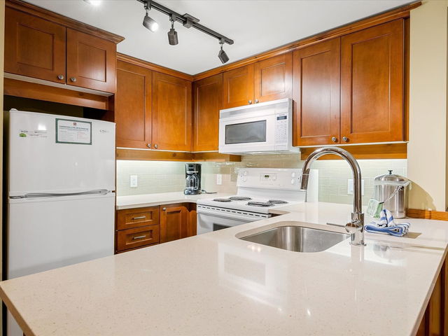 205 G3 - 4653 Blackcomb Way