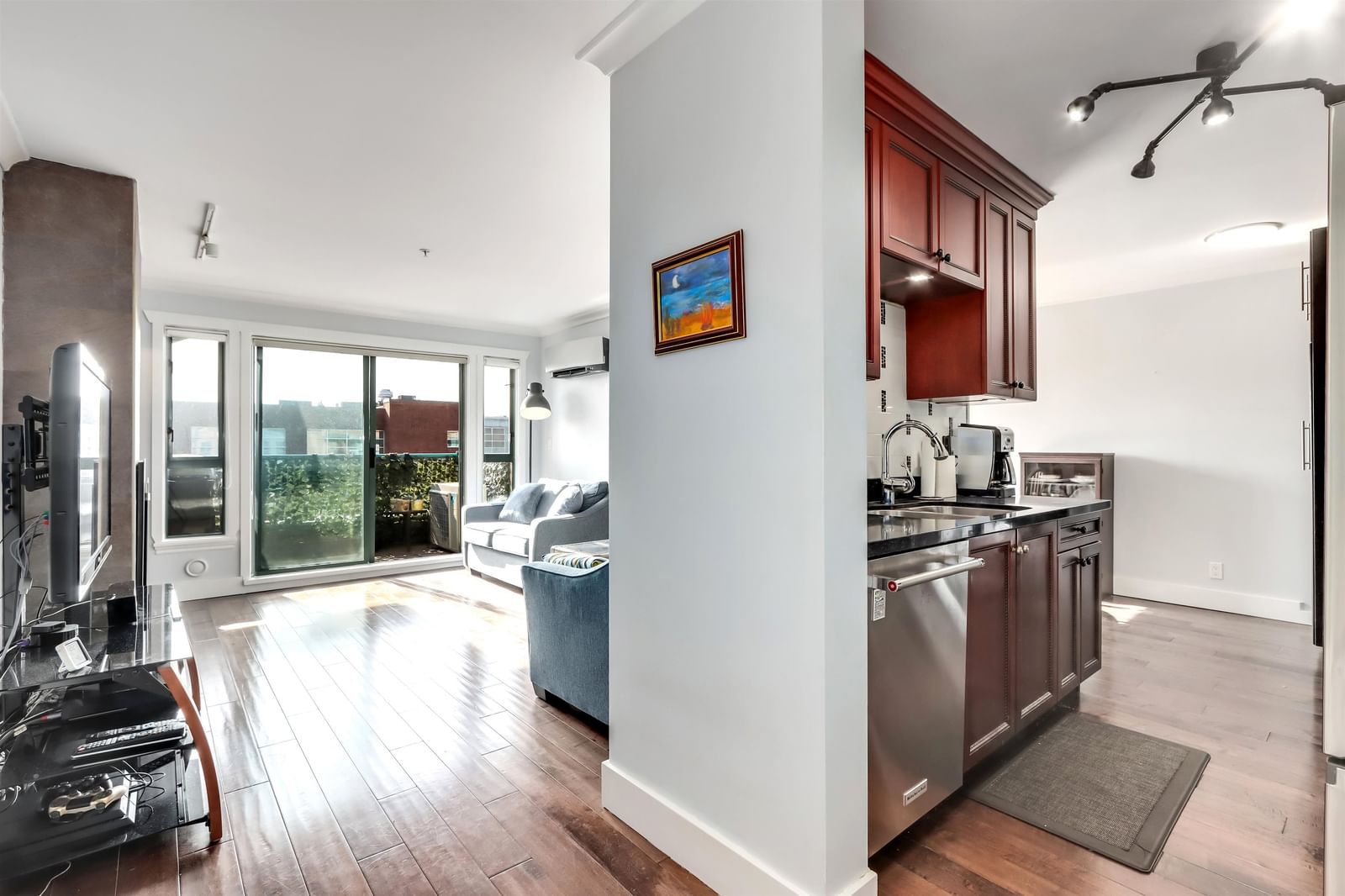 Listing Image 9
