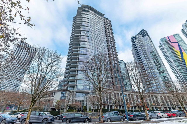 2707 - 583 Beach Crescent
