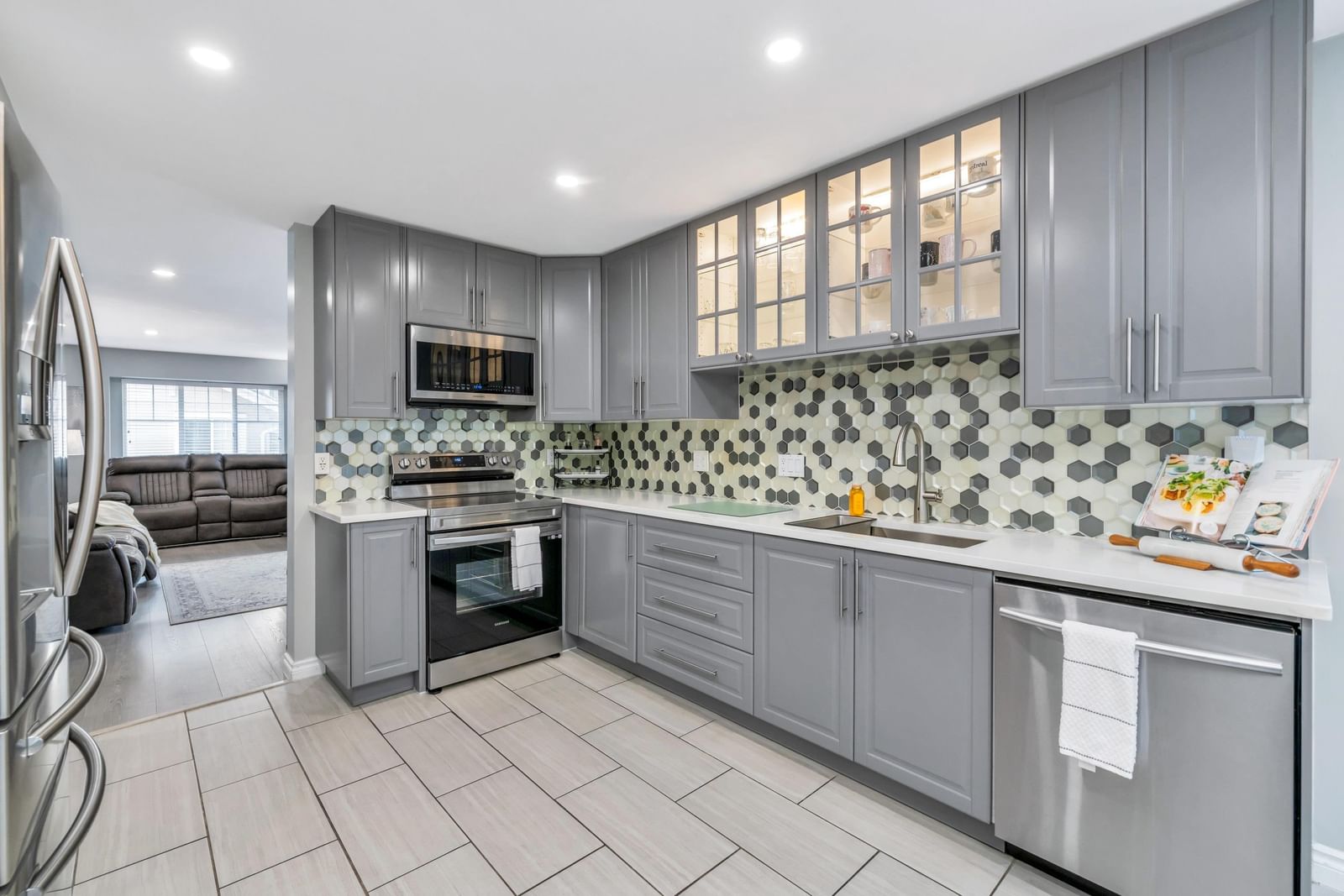 Listing Image 9