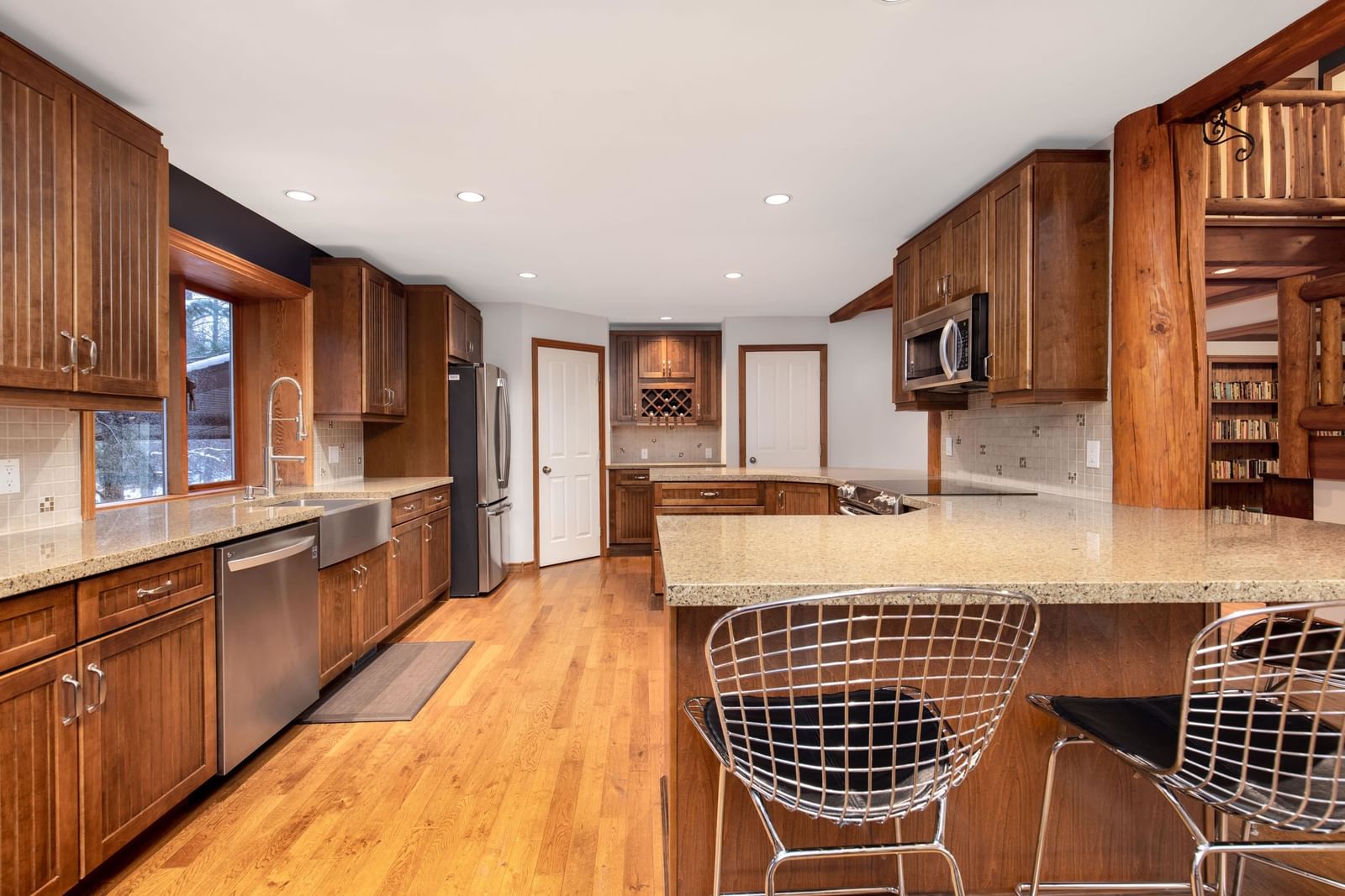 Listing Image 5