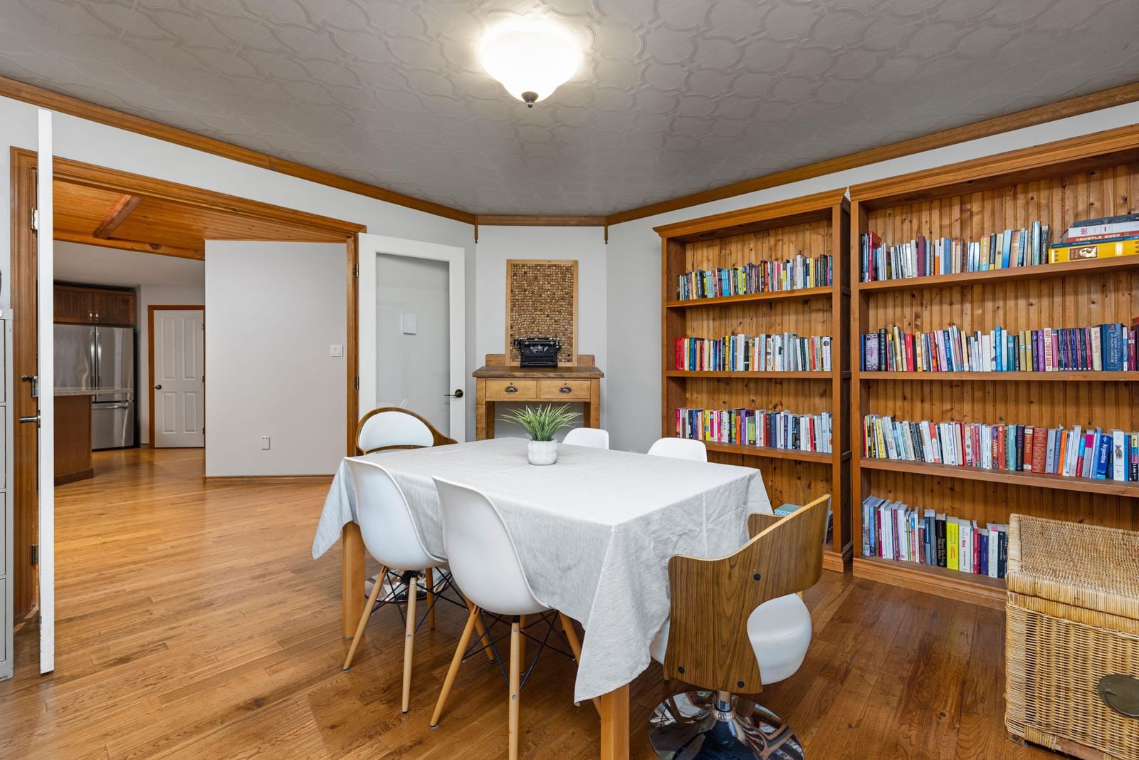 Listing Image 8