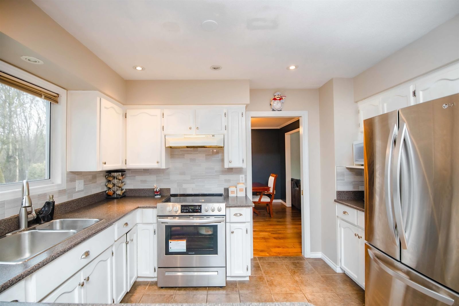 Listing Image 9