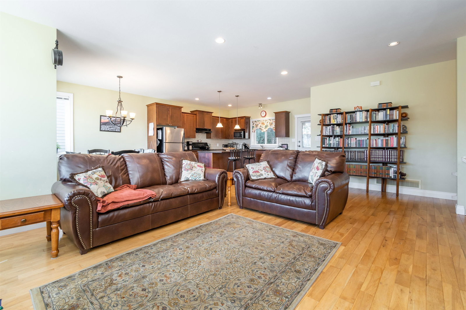 Listing Image 11