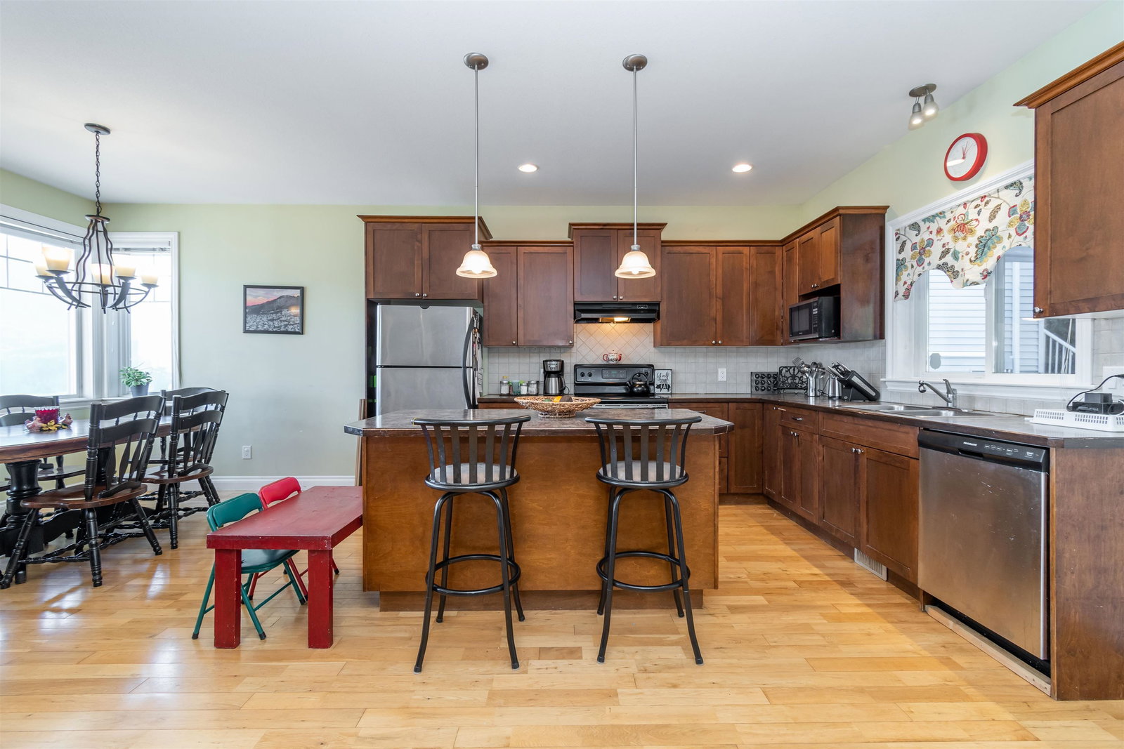 Listing Image 6