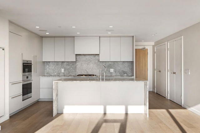 1405 - 7433 Cambie Street