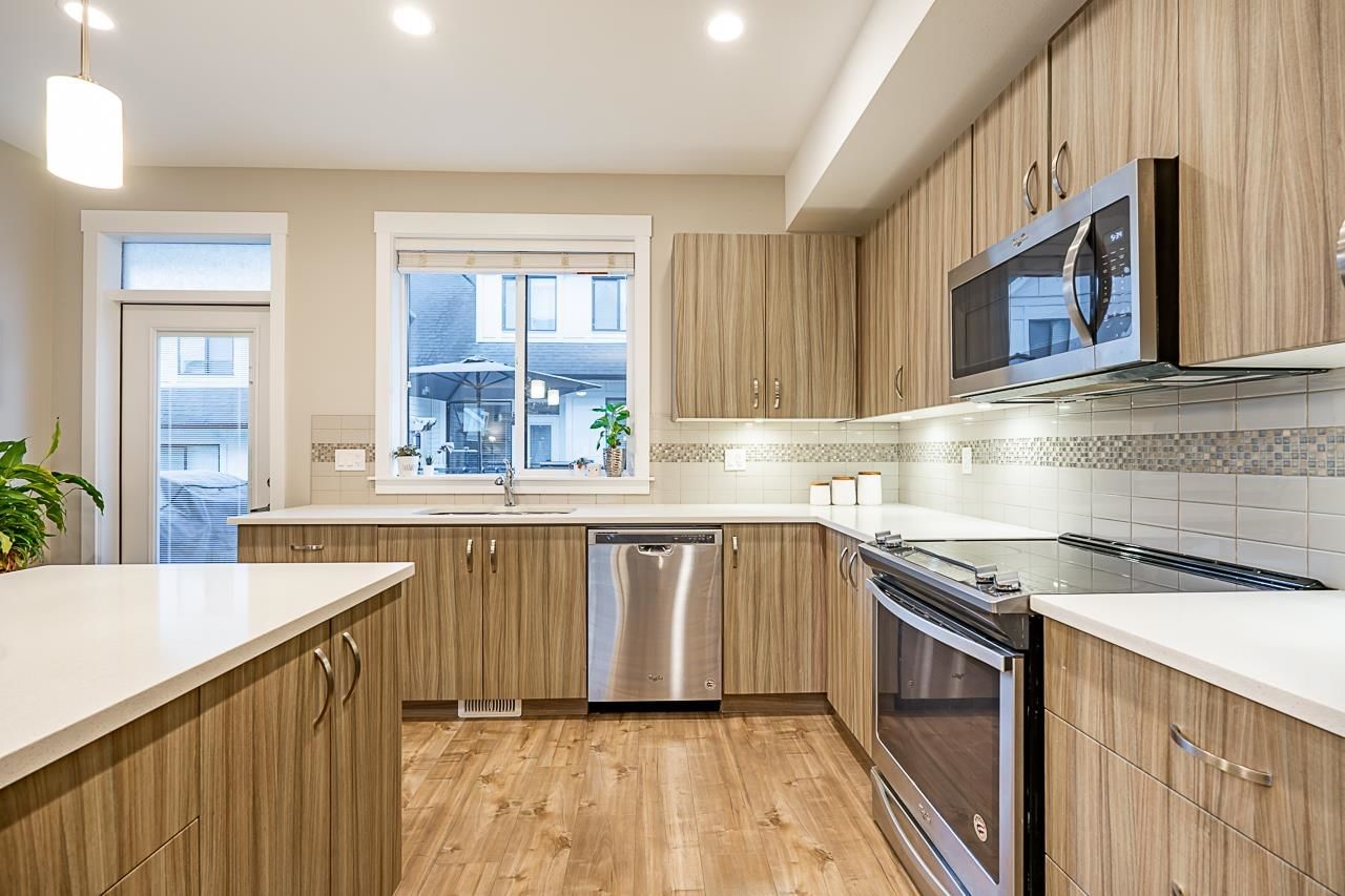 Listing Image 10