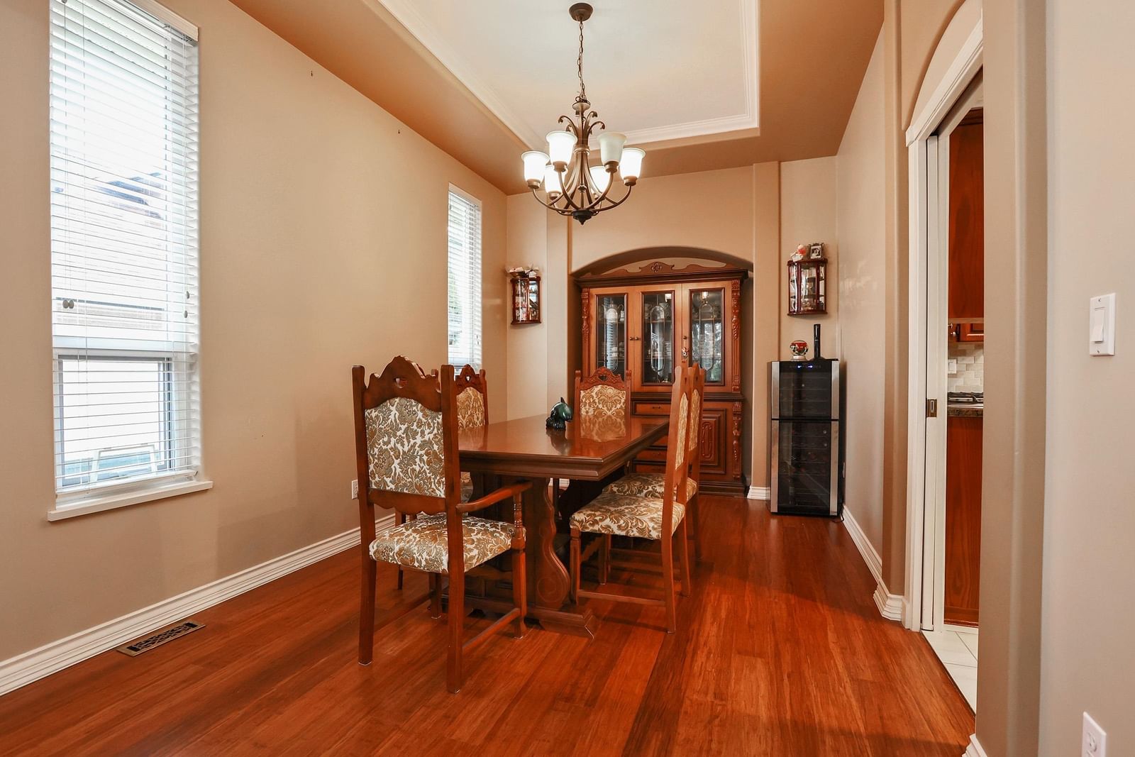 Listing Image 6