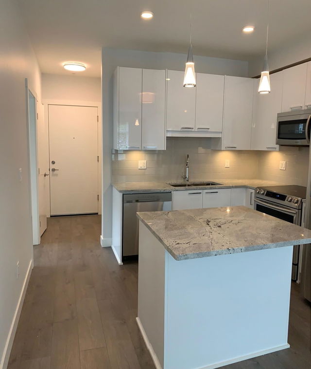 403 - 20686 Eastleigh Crescent