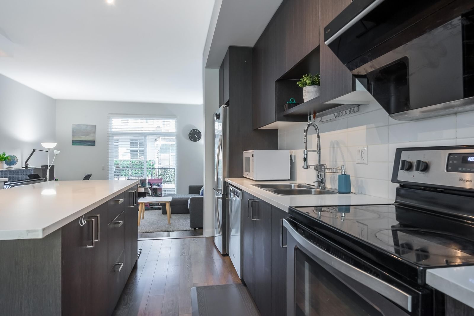 Listing Image 11