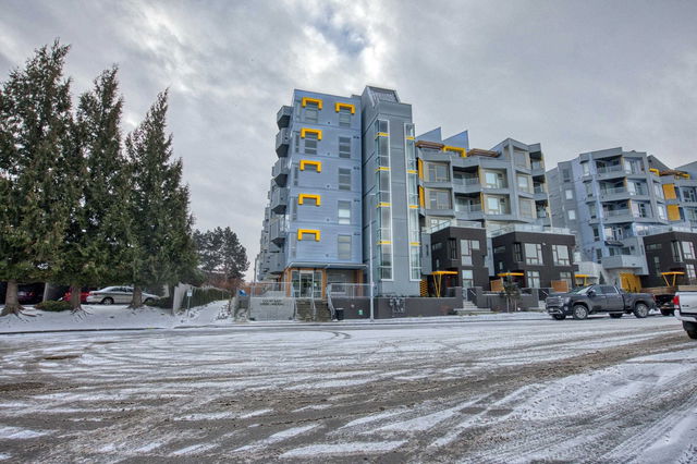 415 - 32838 Landeau Place