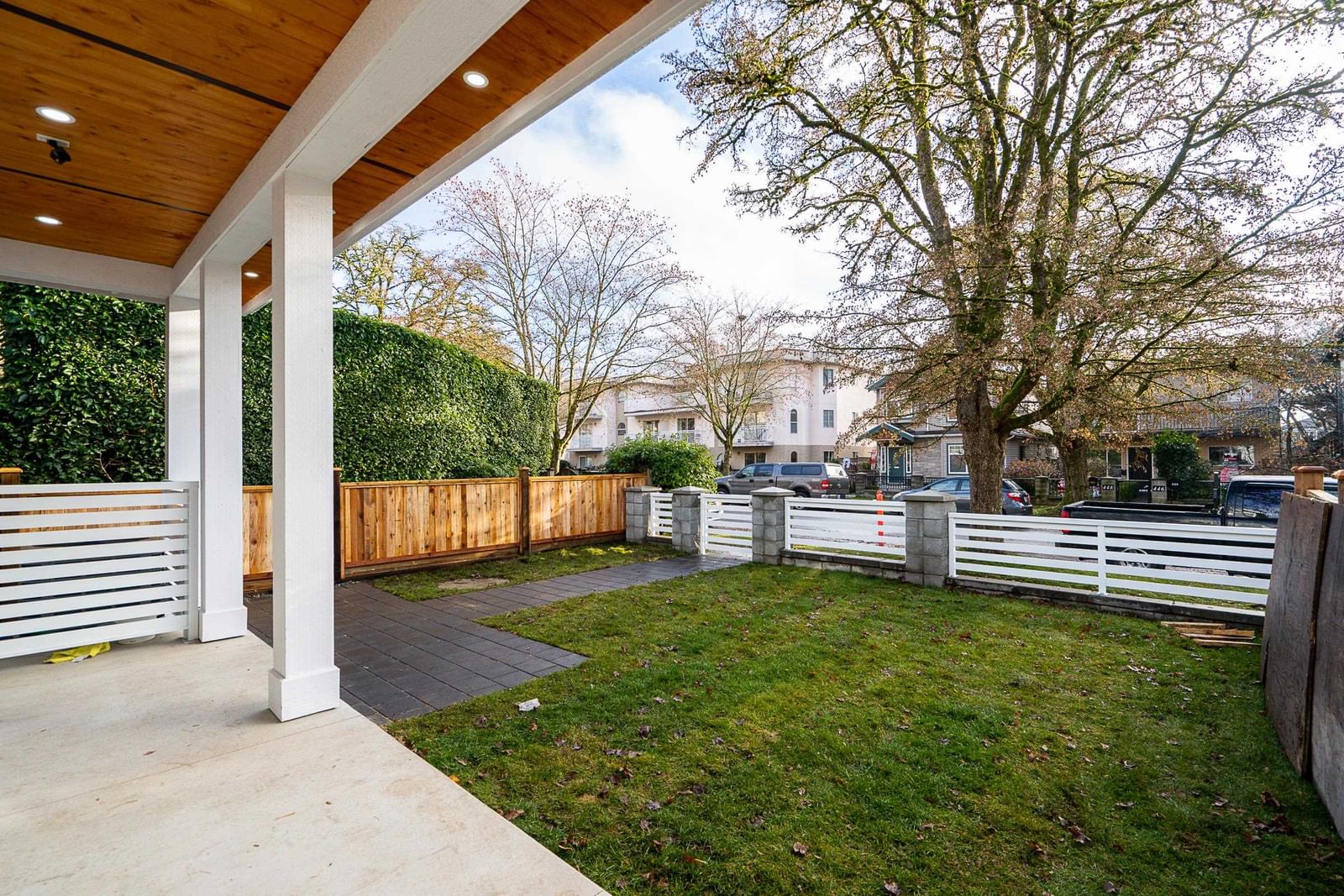 Listing Image 4