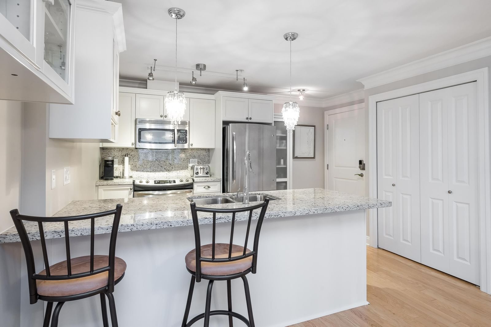 Listing Image 9