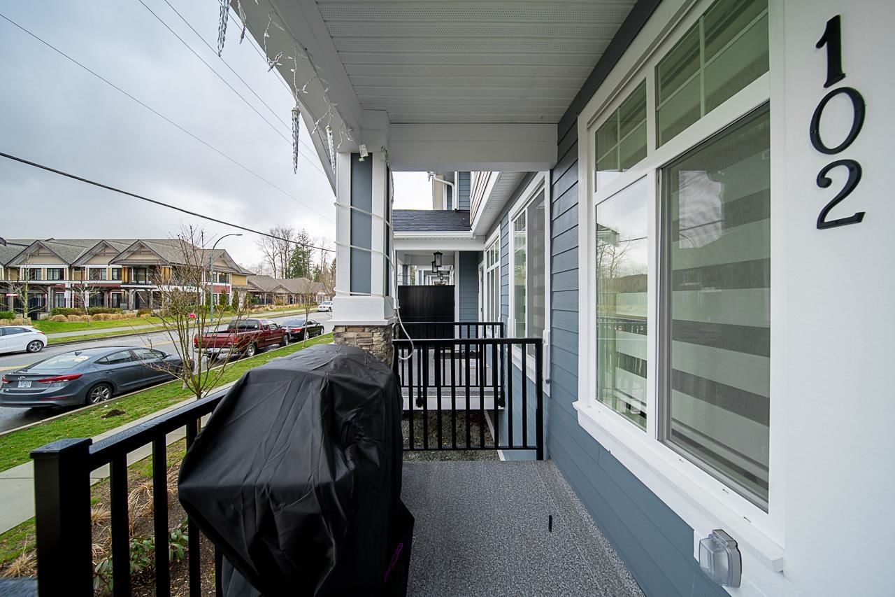 Listing Image 4