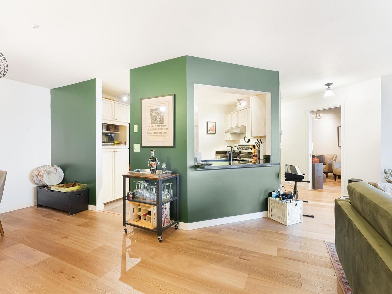Listing Image 9