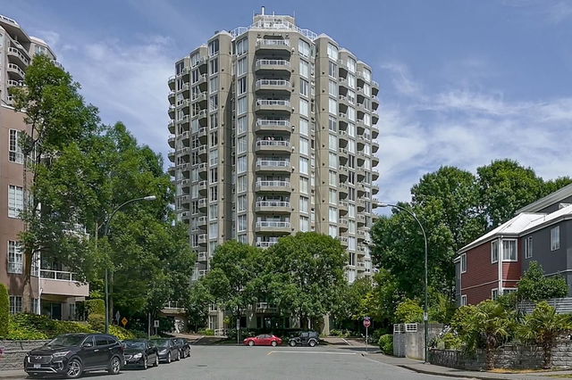 1605 - 1135 Quayside Drive