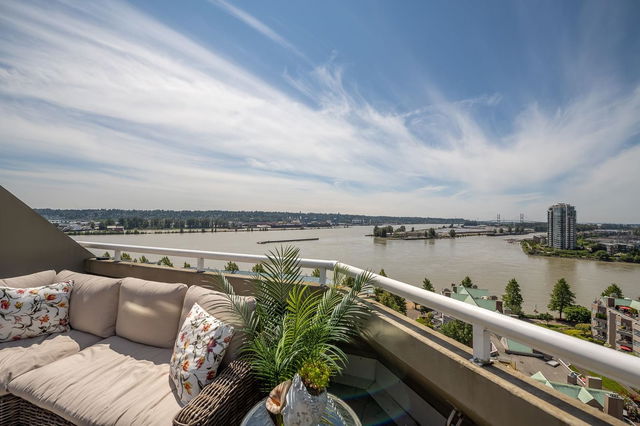 1605 - 1135 Quayside Drive