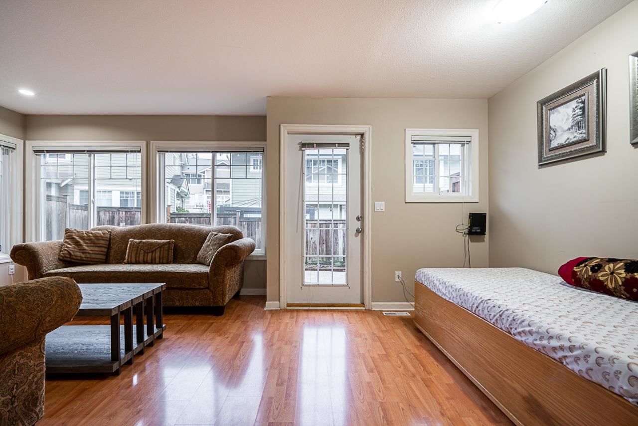 Listing Image 15